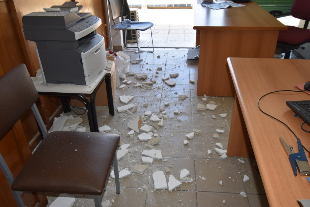 Καρδίτσα: Έπεσαν σοβάδες σε εφορία και τραυμάτισαν εφοριακό -Κατέληξε στο νοσοκομείο