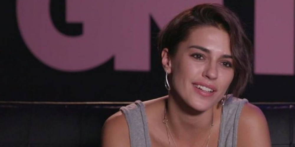 Κάτια Ταραμπάνκο: Στις Άλπεις διαβάζει το βιβλίο του νέου της συντρόφου (φώτο-βίντεο)