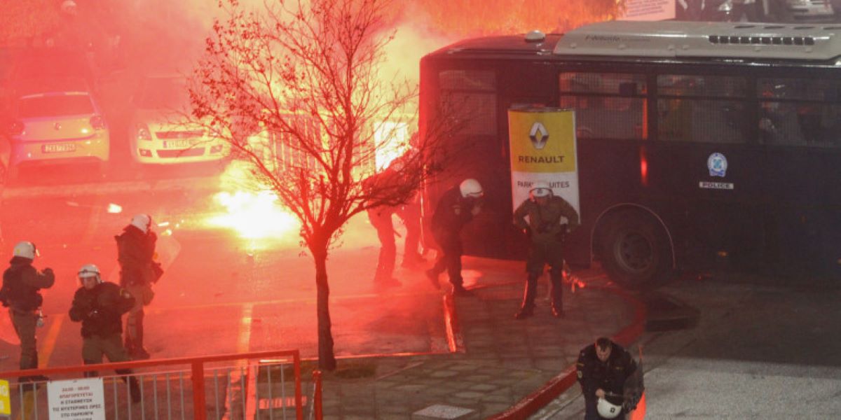 Απολογία Ολυμπιακού: «Τα επεισόδια δημιουργήθηκαν λόγω λανθασμένου χειρισμού της αστυνομίας»