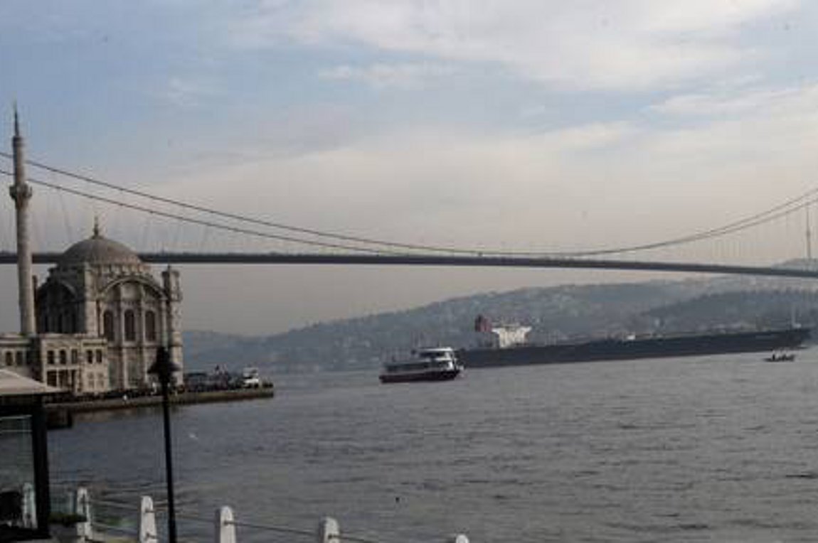 Τουρκία: Σύγκρουση αλιευτικού με πετρελαιοφόρο στον Βόσπορο – Τρεις αγνοούμενοι