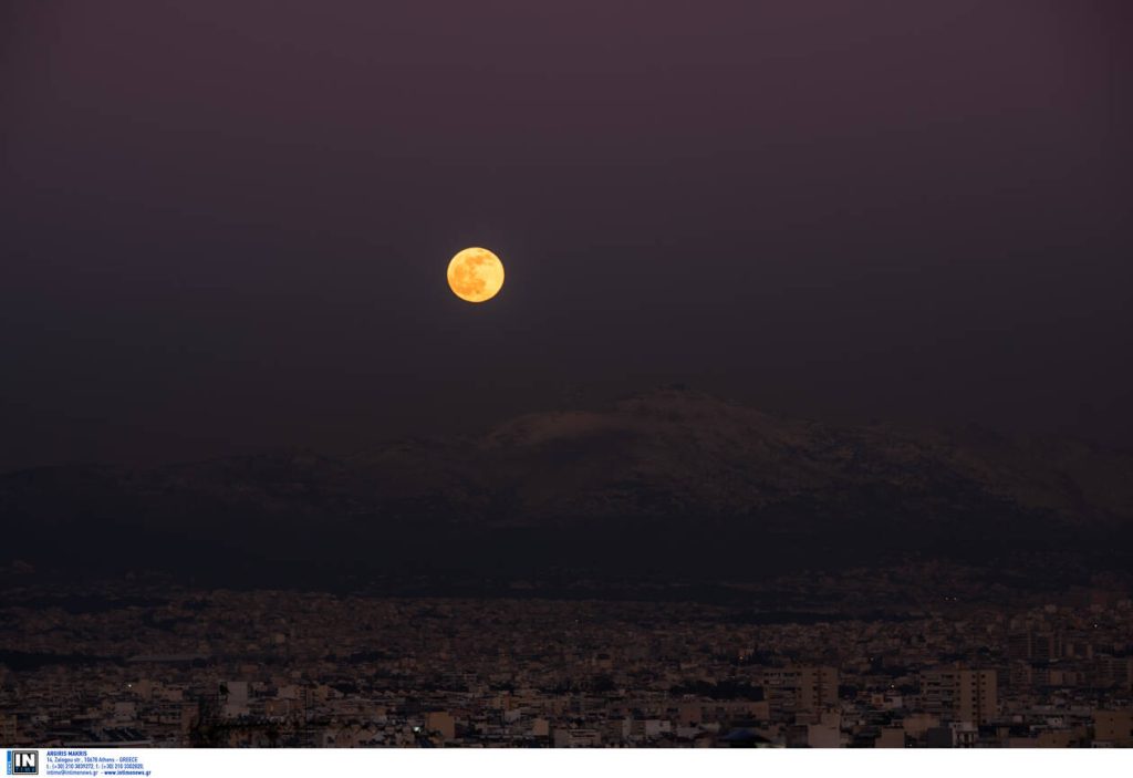 «Πανσέληνος του Λύκου»: Το φαινόμενο που χάρισε ένα φαντασμαγορικό θέαμα (φωτο)