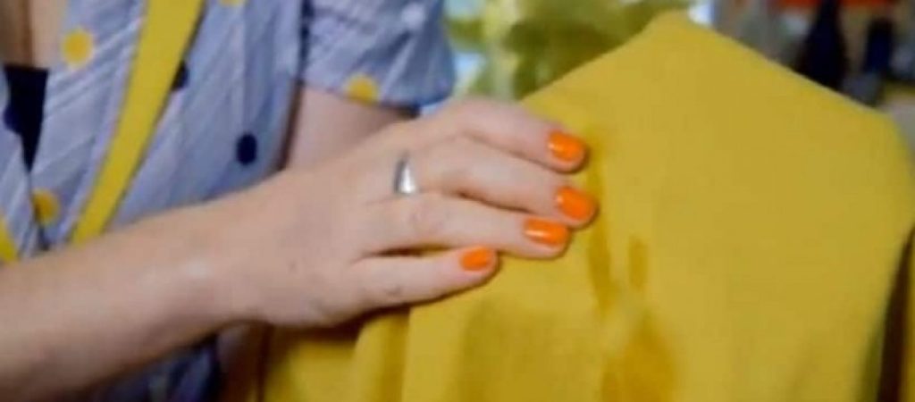 Λεκές από λάδι; – Εξαφανίστε τον σε λιγότερο από πέντε λεπτά με αυτό το έξυπνο κόλπο