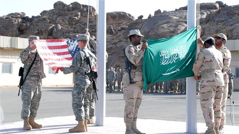 Σαουδάραβες στρατιωτικοί θα απελαθούν από τις ΗΠΑ μετά το φονικό του Δεκεμβρίου