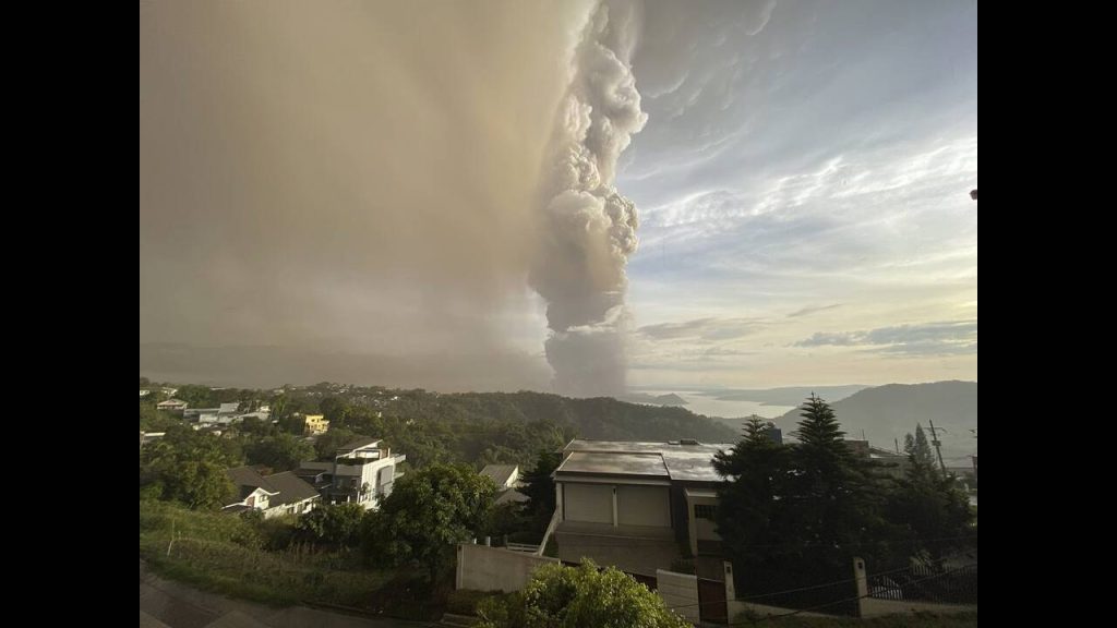 Φιλιππίνες: «Ξύπνησε» το ηφαίστειο Ταάλ – Ανεστάλησαν όλες οι πτήσεις (βίντεο)