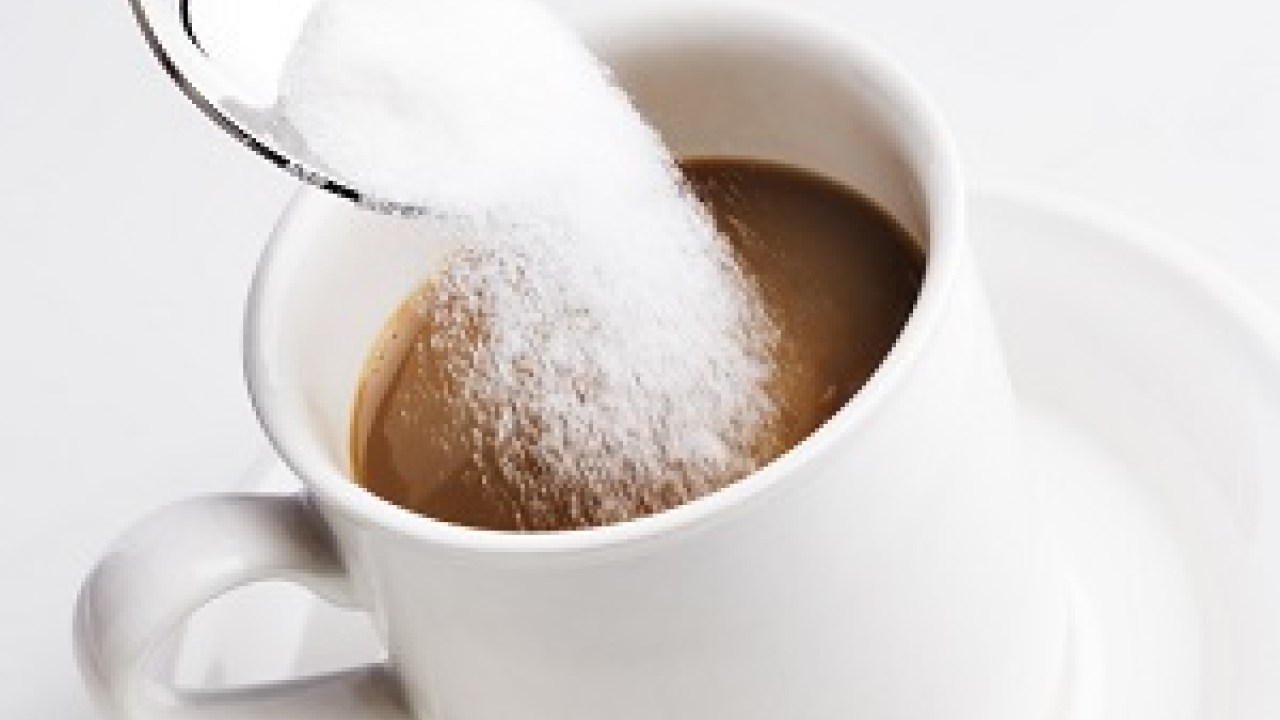 Ασπαρτάμη: Το γλυκαντικό που βρίσκεται σε 5.000 προϊόντα και συνδέεται με τον καρκίνο