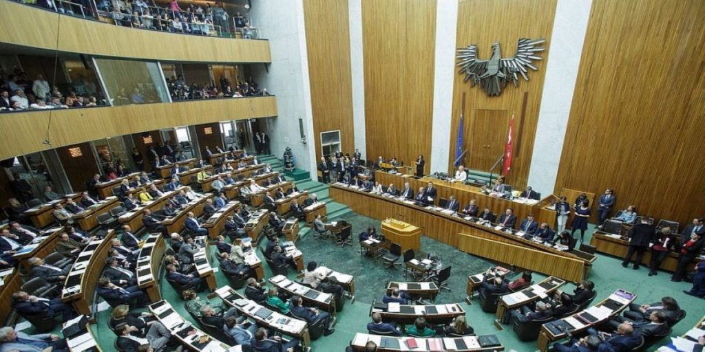 Δημοσκόπηση στην Αυστρία: Ιστορικό υψηλό για το κόμμα των Πρασίνων – Εμφανίζεται δεύτερο για πρώτη φορά