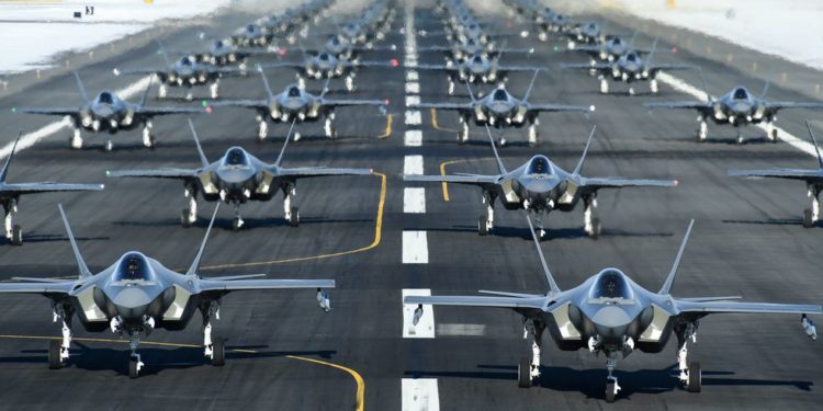 «Elephant Walk» για τα F-35 – Η Αμερικανική Αεροπορία στέλνει μήνυμα ισχύος (βίντεο)