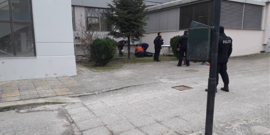 Τρίκαλα: Από θαύμα σώθηκε η 38χρονη που έπεσε από το μπαλκόνι του Νοσοκομείου