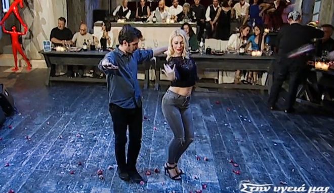 Το αφιέρωμα στο ρεμπέτικο και ο αισθησιακός χορός της Άννας Πολύζου (βίντεο)