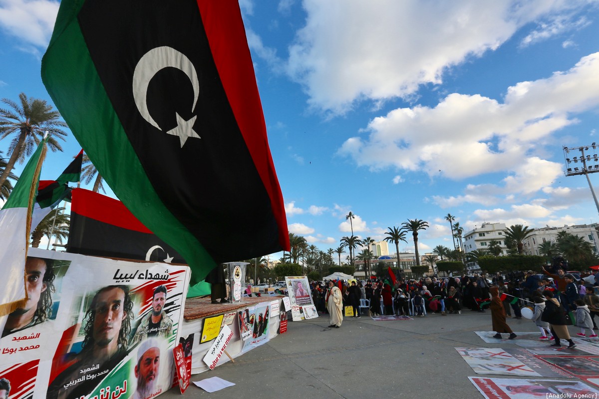 Λιβύη: Διαδηλωτές καίνε φωτογραφίες του Ερντογάν και του Αλ Σάρατζ