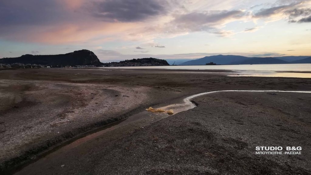 Nαύπλιο: Απίστευτη άμπωτη – Η θάλασσα τραβήχτηκε περισσότερο από 150 μέτρα (βίντεο)