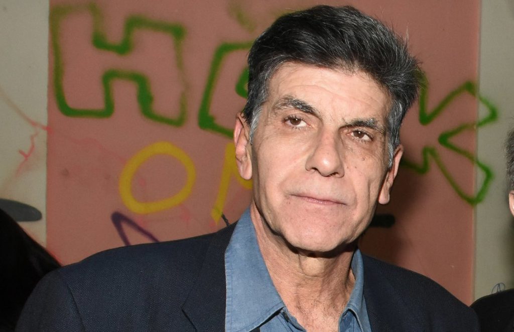 Έξαλλος ο Γιάννης Μπέζος με ερώτηση: «Βαριέμαι – Πλήττω φρικτά με αυτές τις ερωτήσεις θέλετε κάτι άλλο;» (βίντεο)