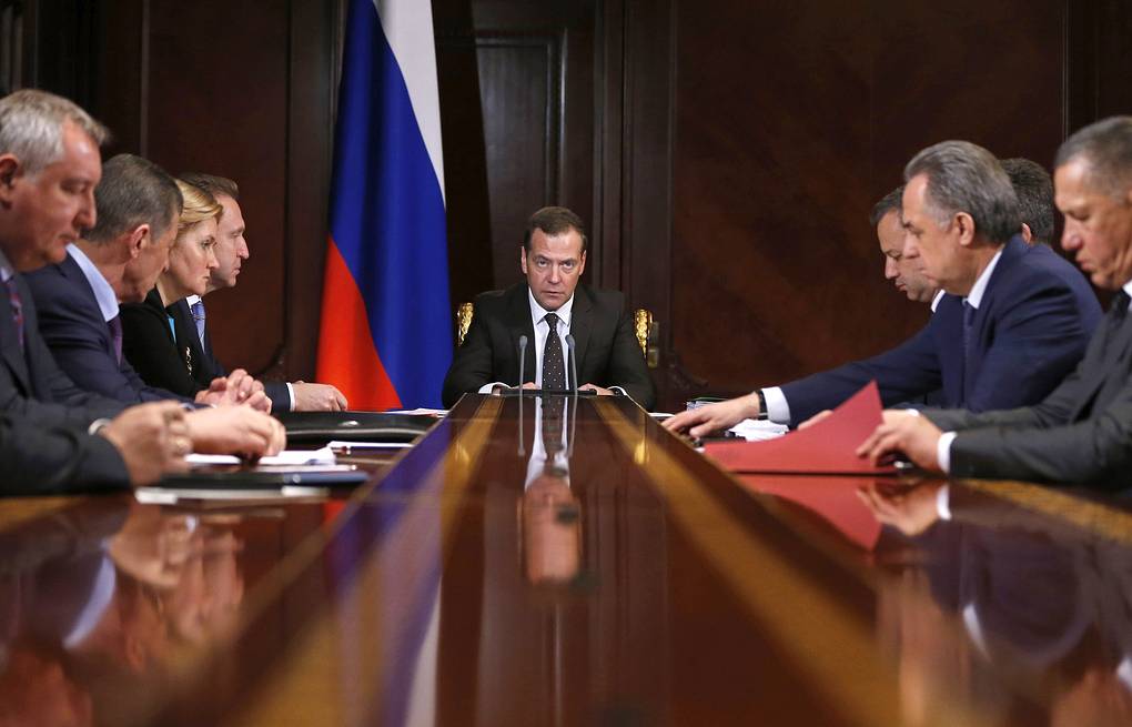 Ρωσία: Παραιτήθηκε η κυβέρνηση Μεντβέντεφ – Εφαρμογή των εξαγγελιών Πούτιν για μεταρρύθμιση του κράτους