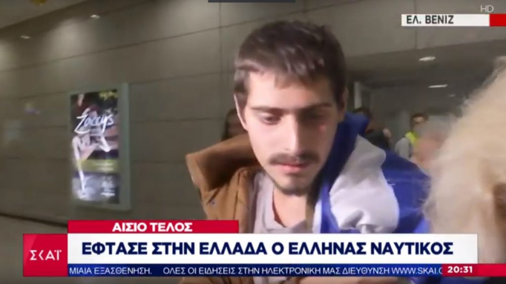 Συνάντηση Γιάννη Πλακιωτάκης με τον Έλληνα ναυτικό που είχαν απαγάγει στο Τόγκο