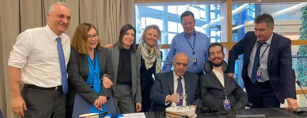 Οι ευρωβουλευτές της ΝΔ έκοψαν βασιλόπιτα στο Στρασβούργο – Σε ποιον «έπεσε» το μη αναμενόμενο φλουρί (φώτο)