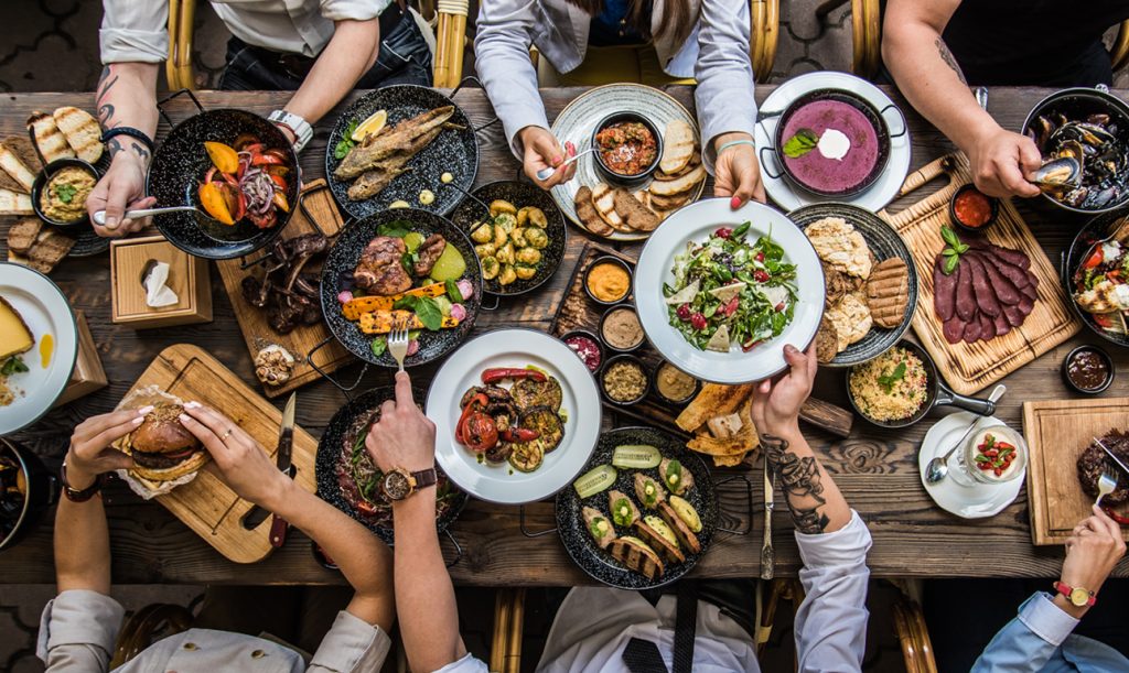 Ζώδια και φαγητό: Δείτε πως αντιδρά το καθένα όταν… πεινάει