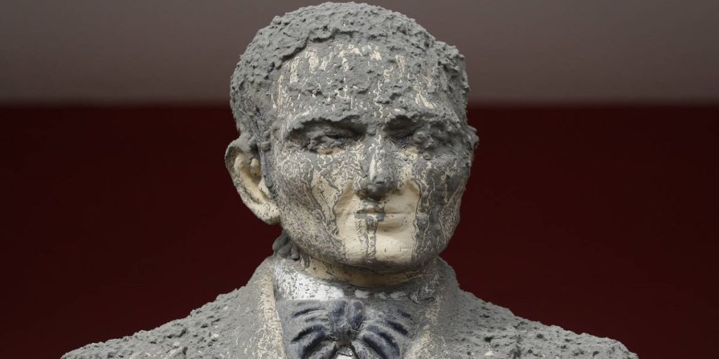 Έκρηξη ηφαιστείου στις Φιλιππίνες: Ένα ολόκληρο νησί «σκεπάστηκε» κάτω από την ηφαιστειακή σκόνη (φώτο)