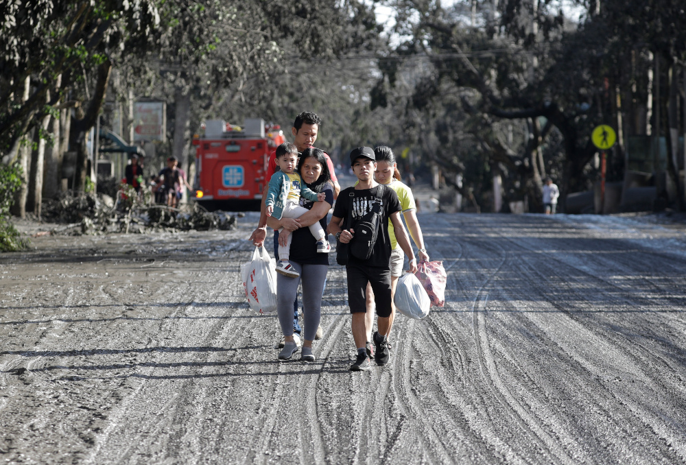 Σε κατάσταση συναγερμού οι Φιλιππίνες: Φόβοι για έκρηξη του ηφαιστείου Τάαλ – Εκκενώνονται πόλεις