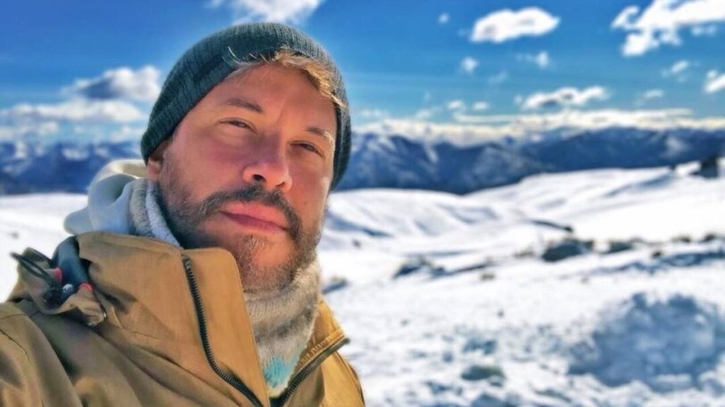 «Τα πήρε» ο Χάρης Βαρθακούρης με δημοσιογράφο που μπέρδεψε το τραγούδι του – «Μαλ@@α τι είπες;» (βίντεο)