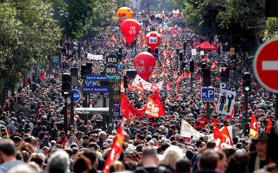 Επιμένουν οι απεργοί στη Γαλλία