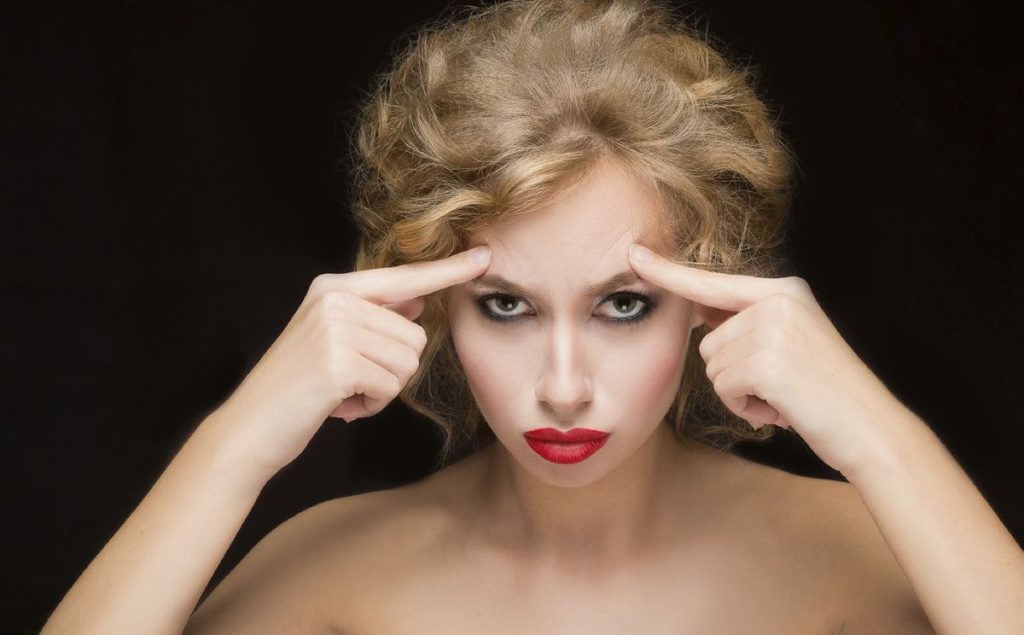 Πιέστε το μέτωπό σας για 60 δευτερόλεπτα – Δεν φαντάζεστε τι θα συμβεί