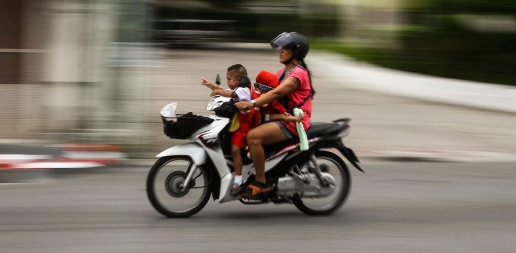Δείτε αναλυτικά τις προϋποθέσεις για τα παιδιά στις μοτοσικλέτες