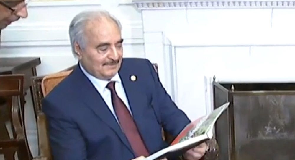 Το δώρο του Ν.Δένδια στον Χ. Χαφτάρ (βίντεο)