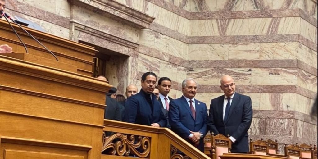 Ο Χαλίφα Χαφτάρ συναντήθηκε και είχε χαιρετισμό με βουλευτή του Πειραιά