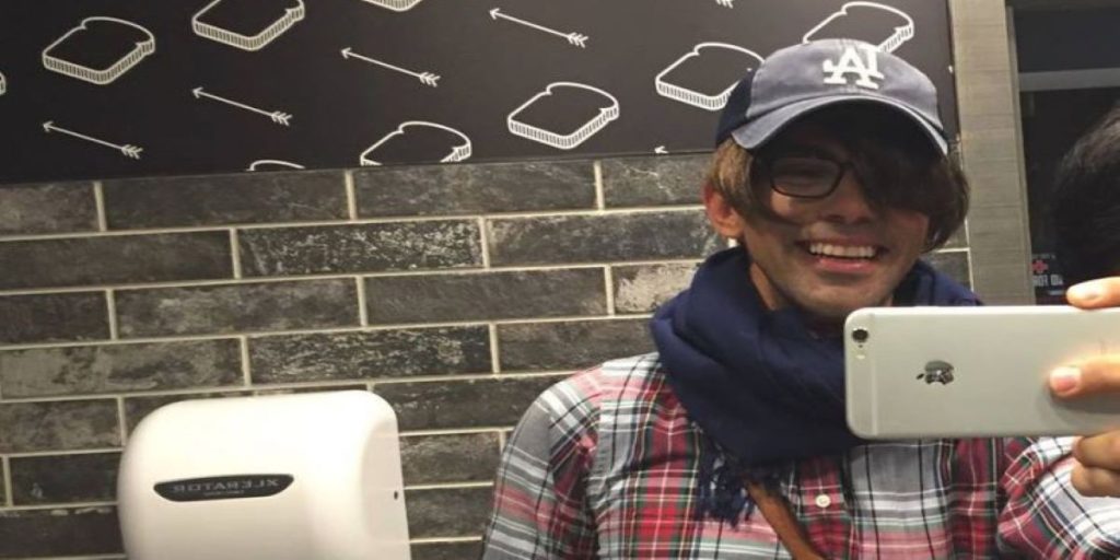 Υπόθεση «Περούκα Gate»: Το δικαστήριο κήρυξε απαράδεκτη την ποινική δίωξη σε βάρος των δημοσιογράφων