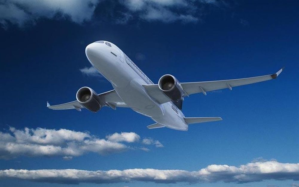 Tρόμος σε πτήση – Μηχανή αεροσκάφους άρχισε να πετάει φωτιές (βίντεο)