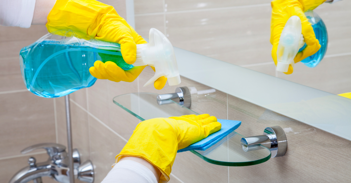 Γιατί τα μικρόβια παραμένουν στο μπάνιο μας ακόμα και ενώ καθαρίσουμε;