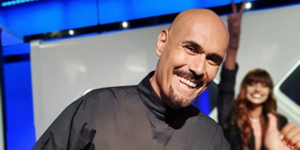 Δημήτρης Σκουλός: «Εκτέλεσε» τραγούδι της Βανδή – Παρενέβη η ίδια η τραγουδίστρια (βίντεο)