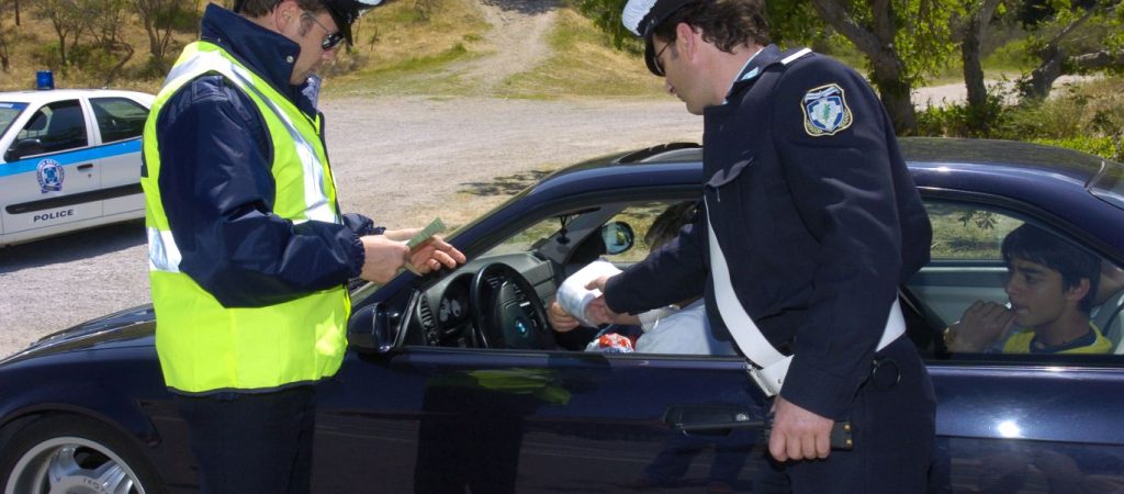 High Tech η Τροχαία: Εξοπλίζεται με tablet και POS για άμεσες χρεώσεις
