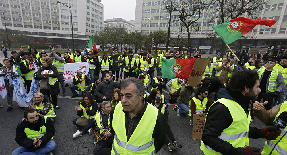 Στους δρόμους του Παρισιού για 62η εβδομάδα τα «Κίτρινα Γιλέκα»