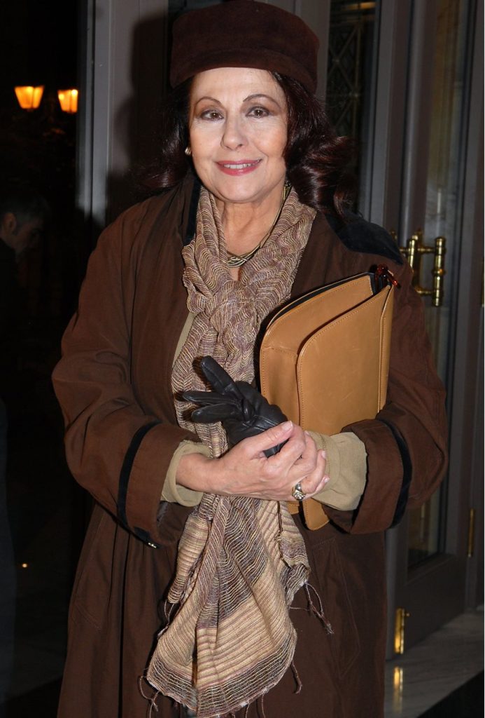 Ξέσπασε η Ελένη Ανουσάκη: «Στο θέατρο παίζει ο κάθε πικραμένος»