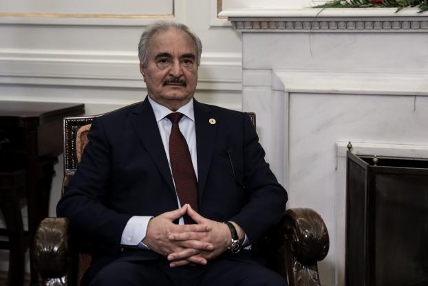Στα βλάχικα της Βάρης με «κοψίδια» πέρασε το βράδυ της Παρασκευής ο Χάφταρ