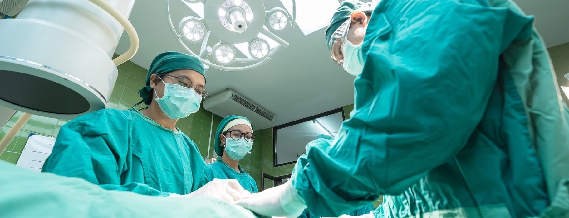 Το γνωρίζατε; – Δείτε γιατί οι χειρουργοί φορούν μπλε ή πράσινες στολές