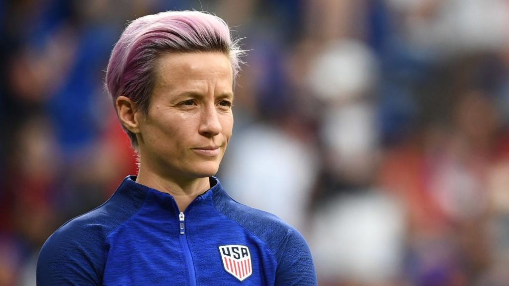 Η ομοφυλόφιλη ποδοσφαιριστής που έγινε κεντρικό πρόσωπο σε καμπάνια οίκου μόδας