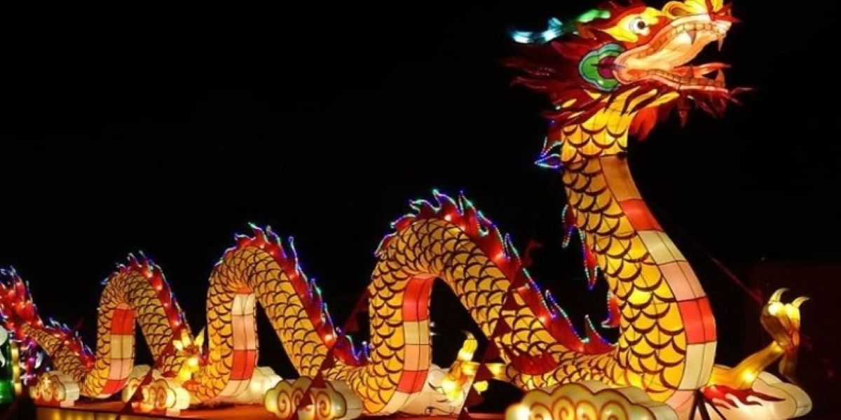 Πανέμορφες εικόνες: Δείτε τα απίστευτα γλυπτά από πάγο σε φεστιβάλ της Κίνας (φώτο)