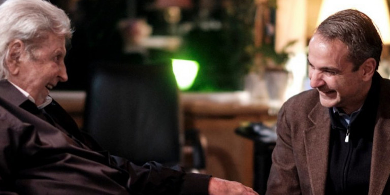 Η συνάντηση του Κυριάκου Μητσοτάκη με τον Μίκη Θεοδωράκη και οι… αναμνήσεις  (φώτο)