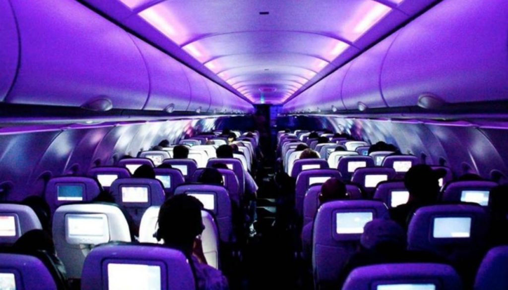 Για αυτό χαμηλώνουν τα φώτα της καμπίνας του αεροπλάνου για την απογείωση και την προσγείωση