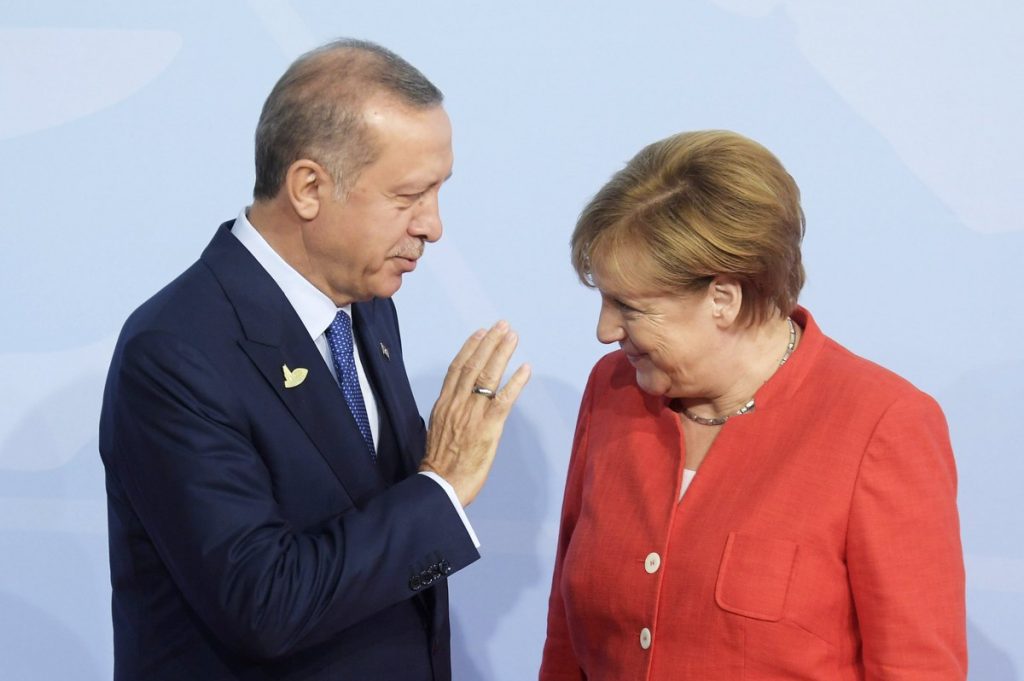 Έξαλλη η Μέρκελ με τη δημοσιοποίηση της ΕΕ για τις περικοπές στην Τουρκία – Θα κάνει διευκρινιστική δήλωση η Κομισιόν!