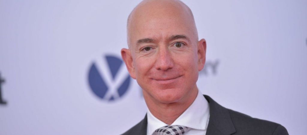 Τζεφ Μπέζος: Δεν είναι πλέον ο πιο πλούσιος άνθρωπος στον πλανήτη