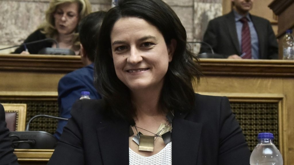 Η Ν.Κεραμέως εγκαινίασε το νέο ηλεκτρικό λεωφορείο – Έπιασε το τιμόνι και έκανε βόλτα στο Γκάζι (φωτο)