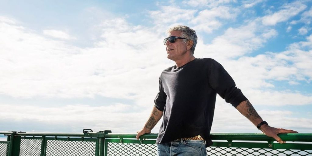 Άντονι Μπουρντέν: Κυκλοφορεί βιβλίο με τα αγαπημένα του μέρη (φώτο)