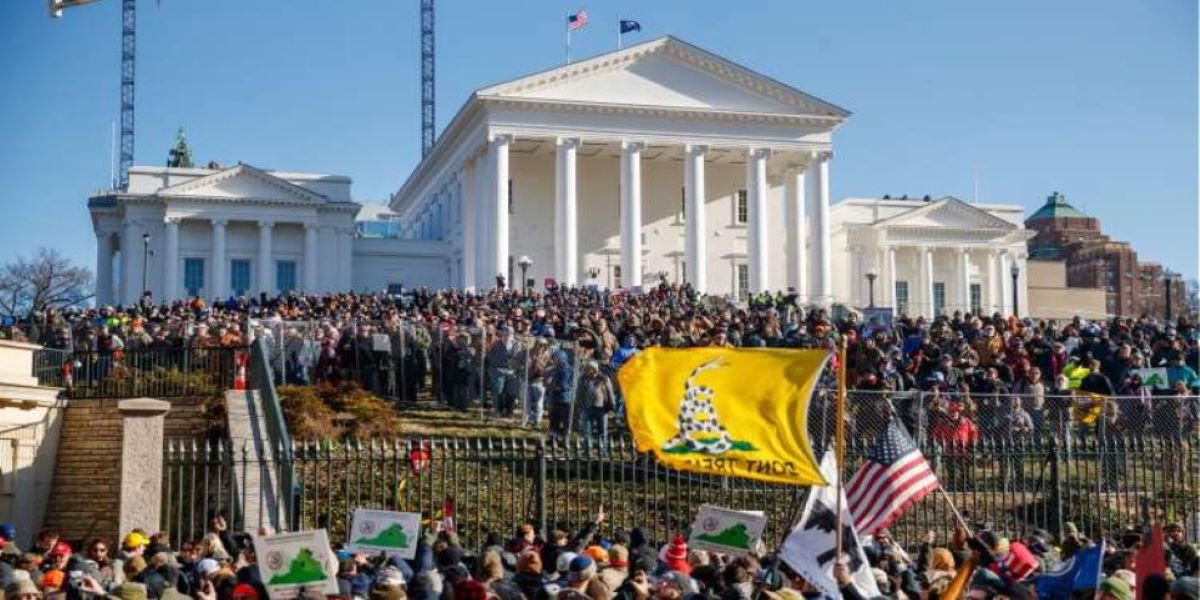ΗΠΑ: Μεγάλη διαδήλωση υπέρ της οπλοκατοχής – Η θέση του Ν. Τραμπ (βίντεο)