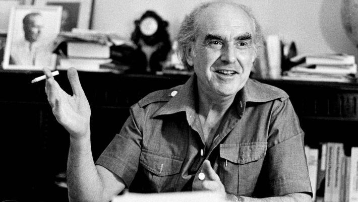 Η άγνωστη γυναίκα που στάθηκε για μια δεκαετία δίπλα στον Ανδρέα Παπανδρέου