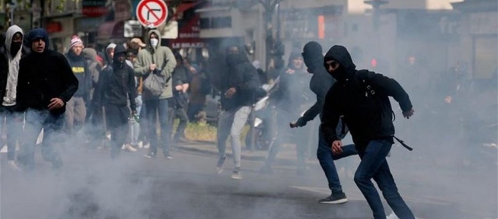 Συνεχίζονται οι κινητοποιήσεις στη Γαλλία: Νέες βίαιες συγκρούσεις διαδηλωτών – αστυνομίας (φώτο)