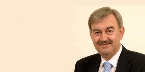 Πρώην δήμαρχος της Θεσσαλίας χειροτονείται ιερέας (φώτο)