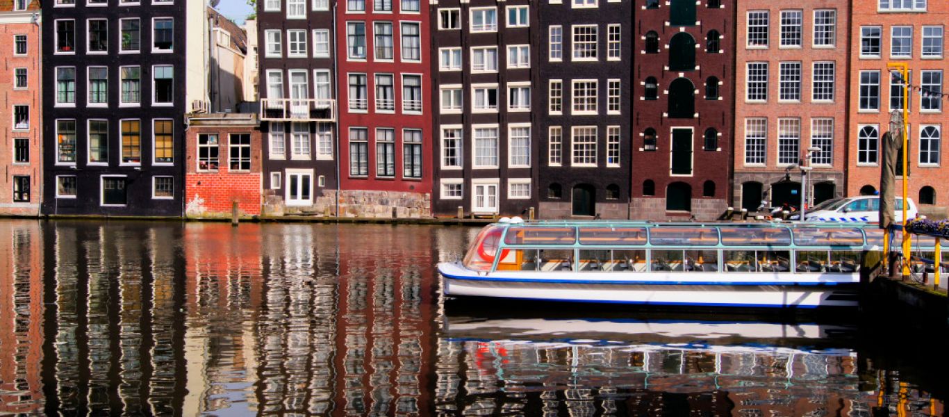 Προοδευτική πρωτοβουλία: Ο δήμος του Άμστερνταμ εξαγοράζει τα χρέη των νέων και τους δίνει και 750 ευρώ
